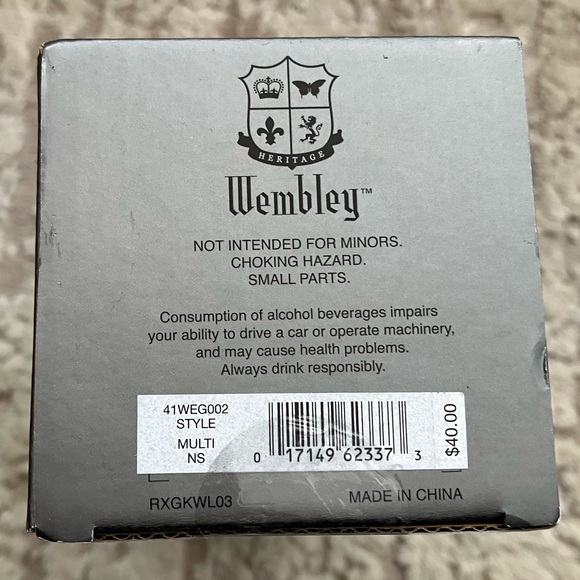 NEW in the box Wembly Casino & Lounge Collection 5 piece wine bar set - Picture 5 of 8